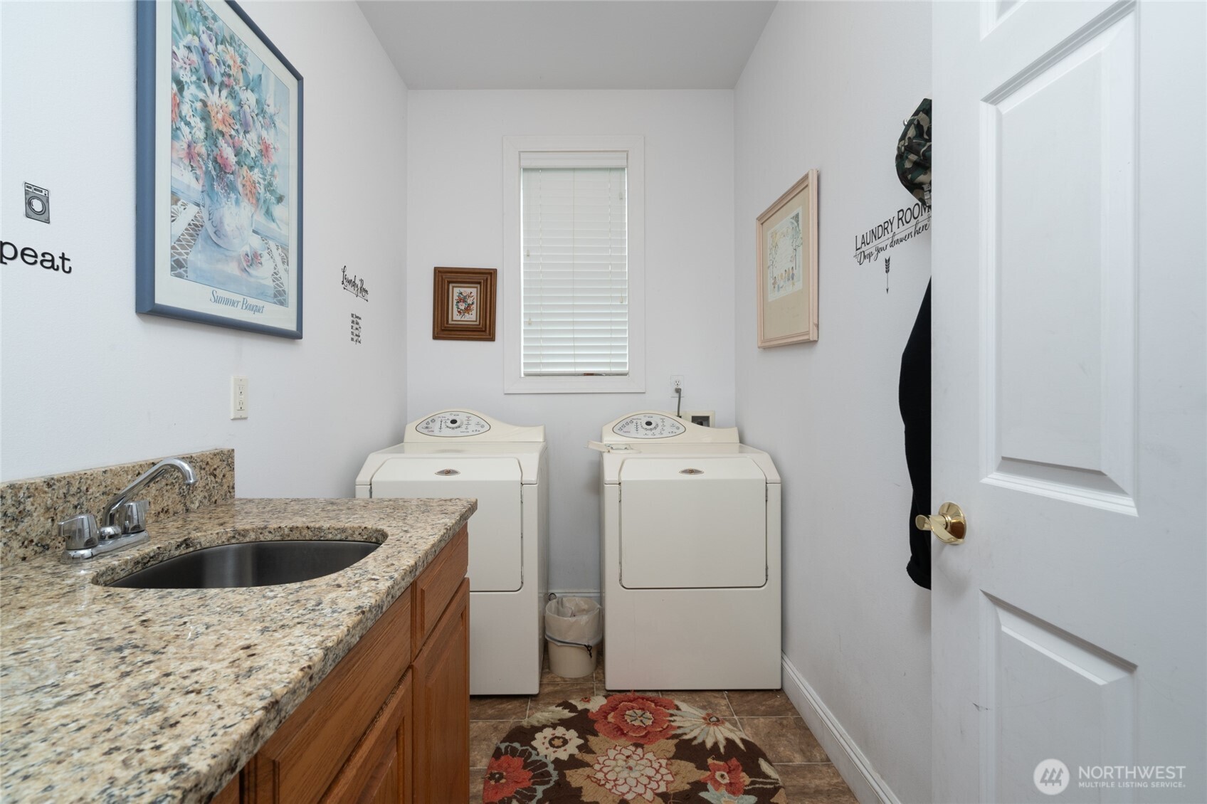 4111 R Avenue , Anacortes, WA 98221-3643
