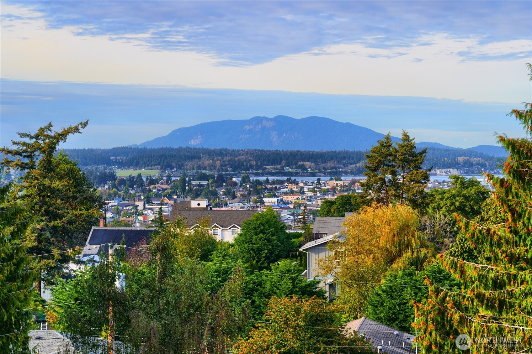 4111 R Avenue , Anacortes, WA 98221-3643