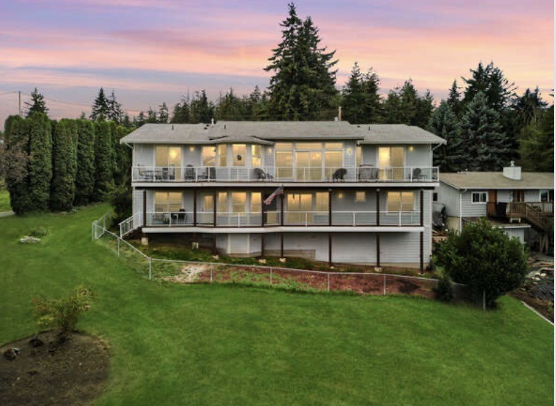 4111 R Avenue , Anacortes, WA 98221-3643