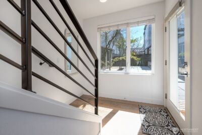 4331 Woodland Park Avenue N, Seattle, WA 98103 - Photo 8