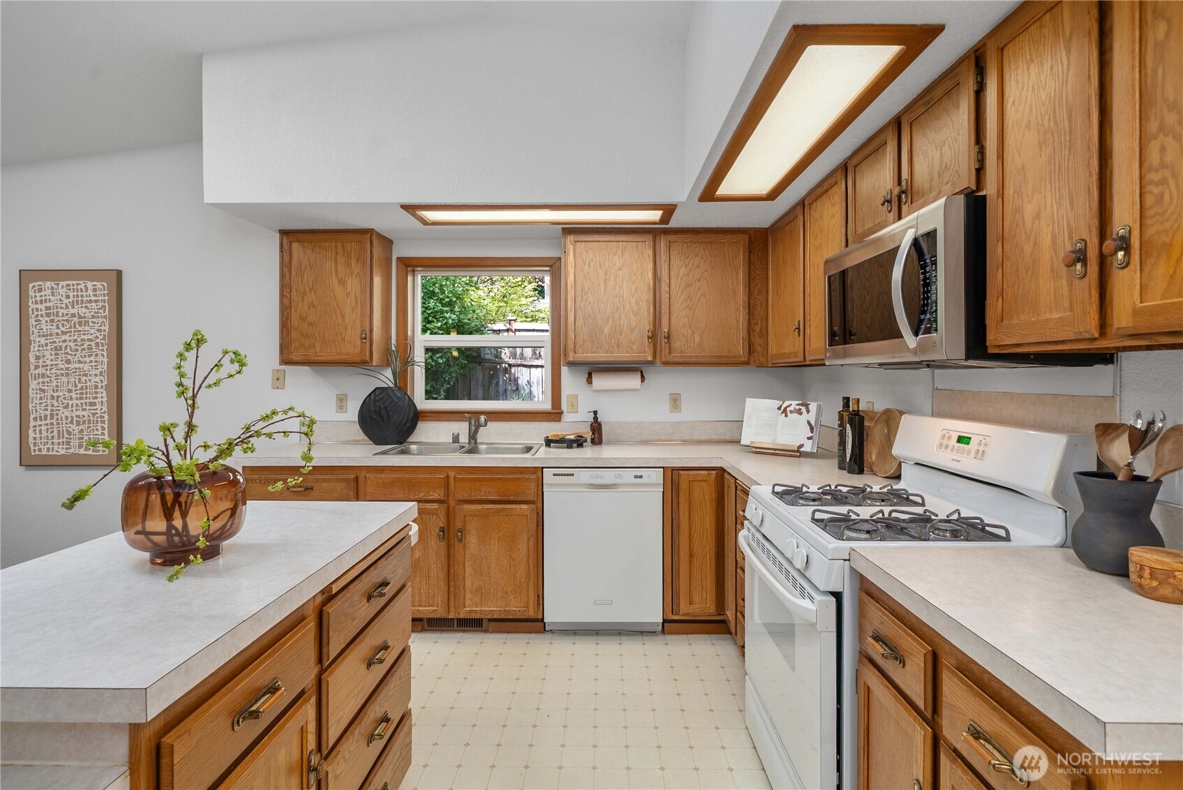 1615 Easthill Court NW, Olympia, WA 98502