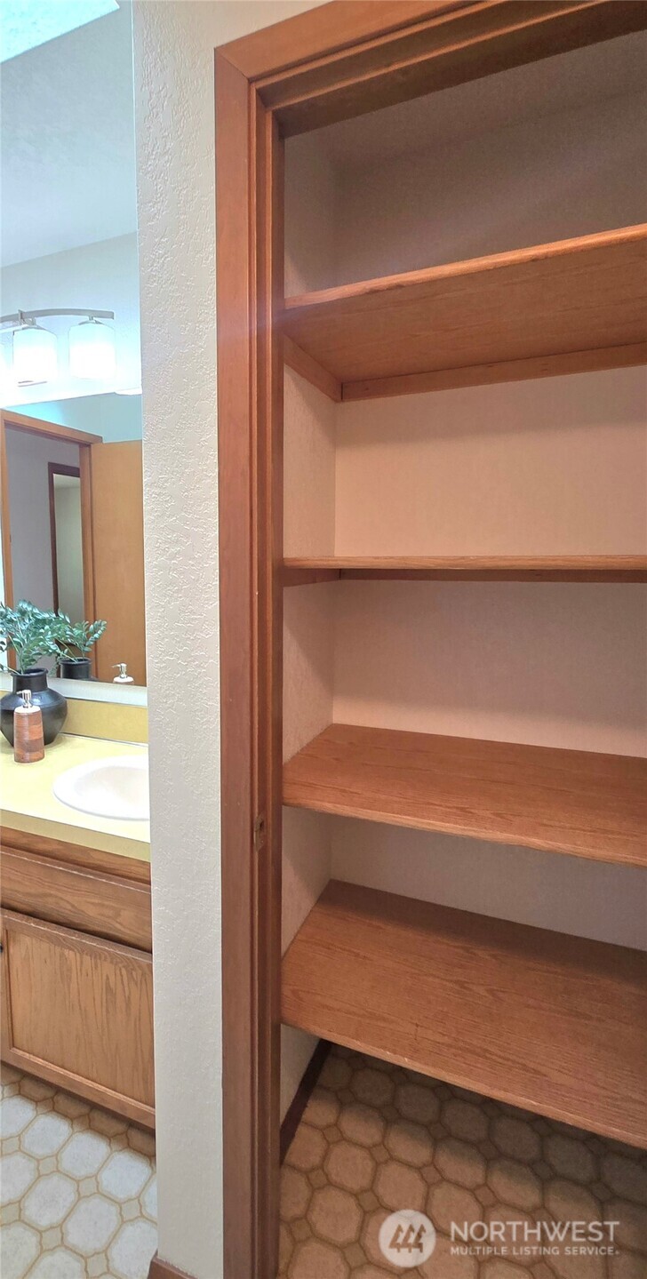 1615 Easthill Court NW, Olympia, WA 98502