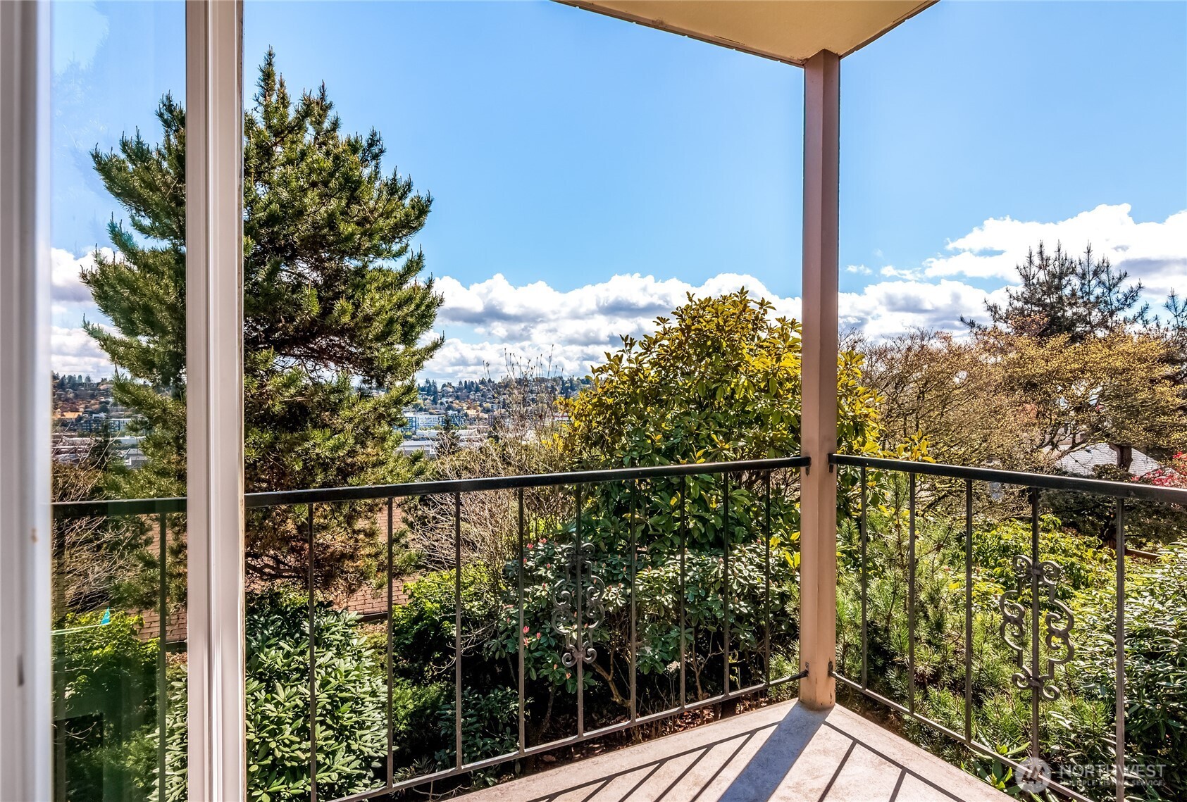 3424 25th Avenue W #201, Seattle, WA 98199