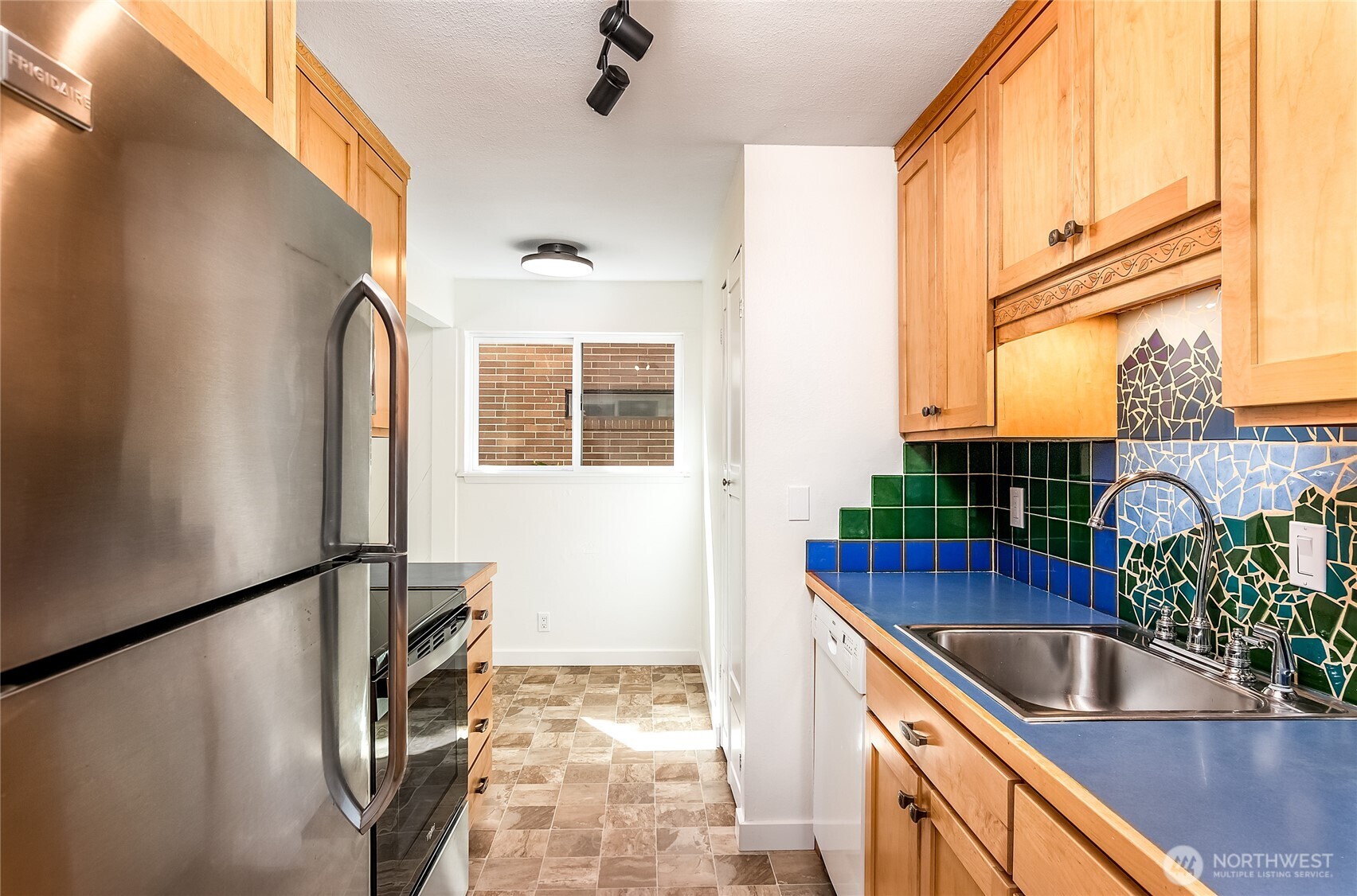 3424 25th Avenue W #201, Seattle, WA 98199