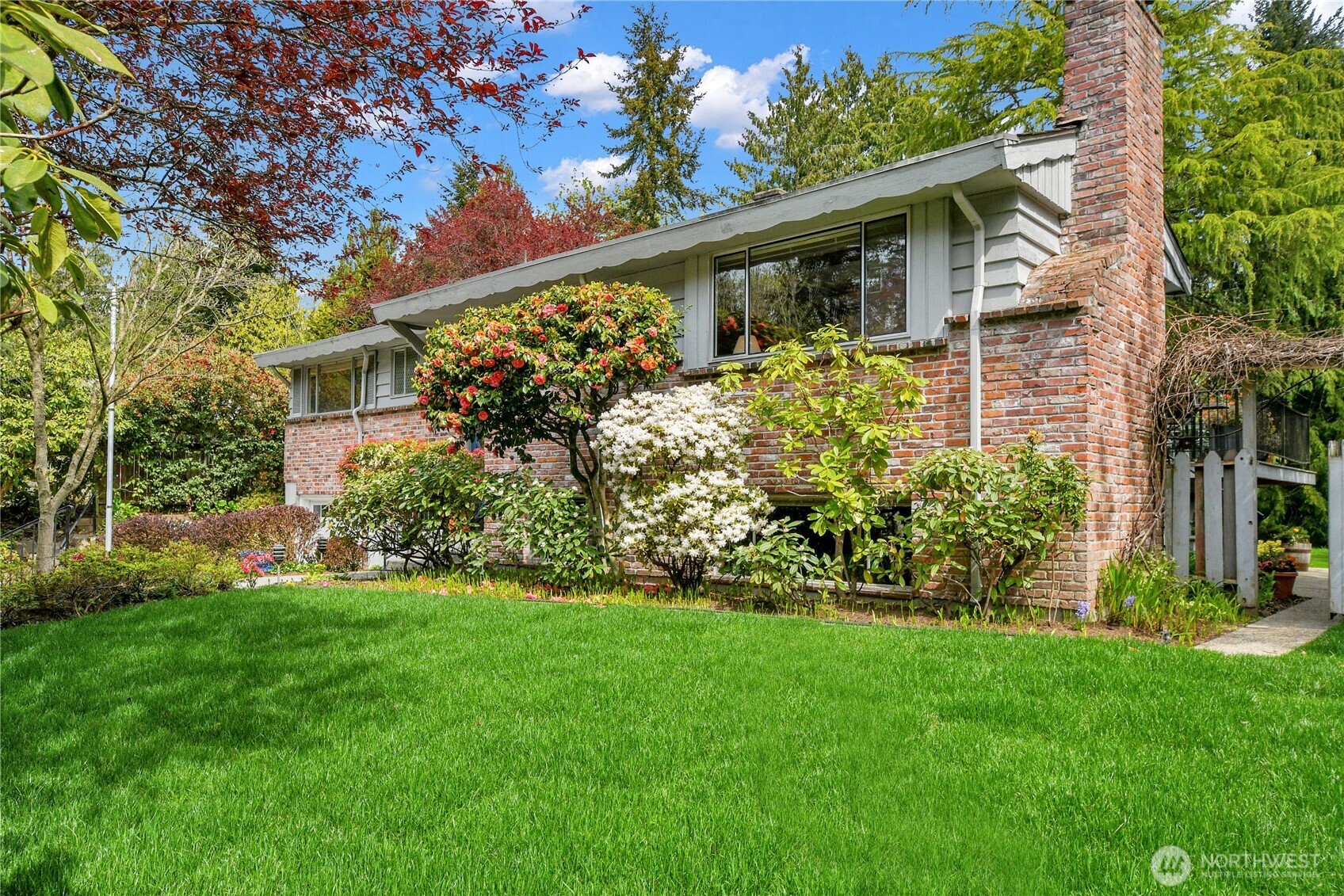 19220 46th Avenue NE, Lake Forest Park, WA 98155