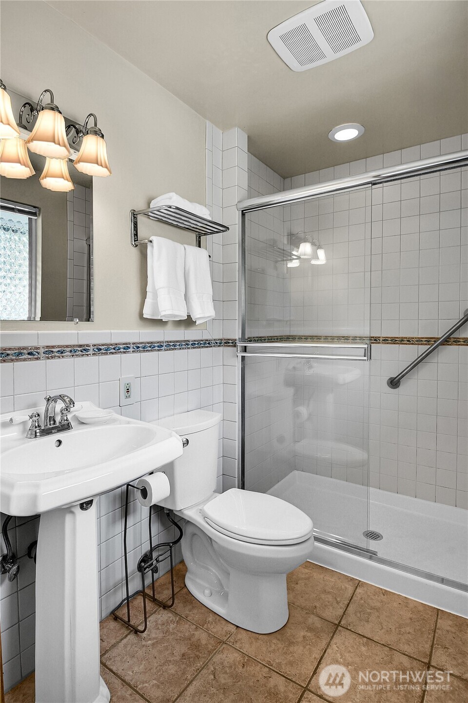 19220 46th Avenue NE, Lake Forest Park, WA 98155