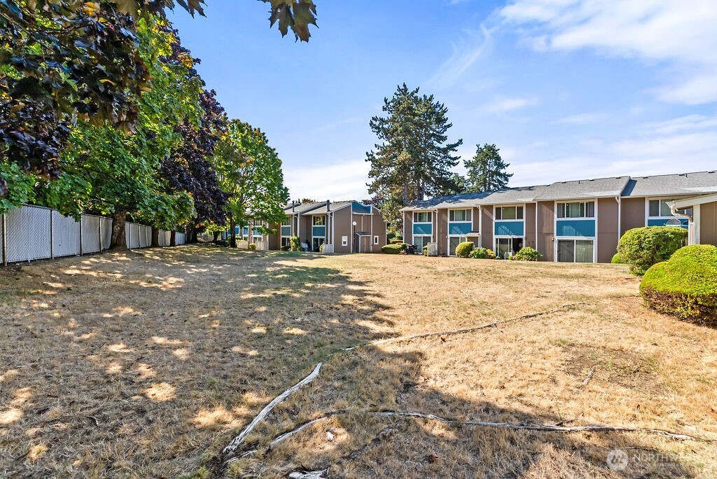 25416 106th Avenue NW #D4, Kent, WA 98030