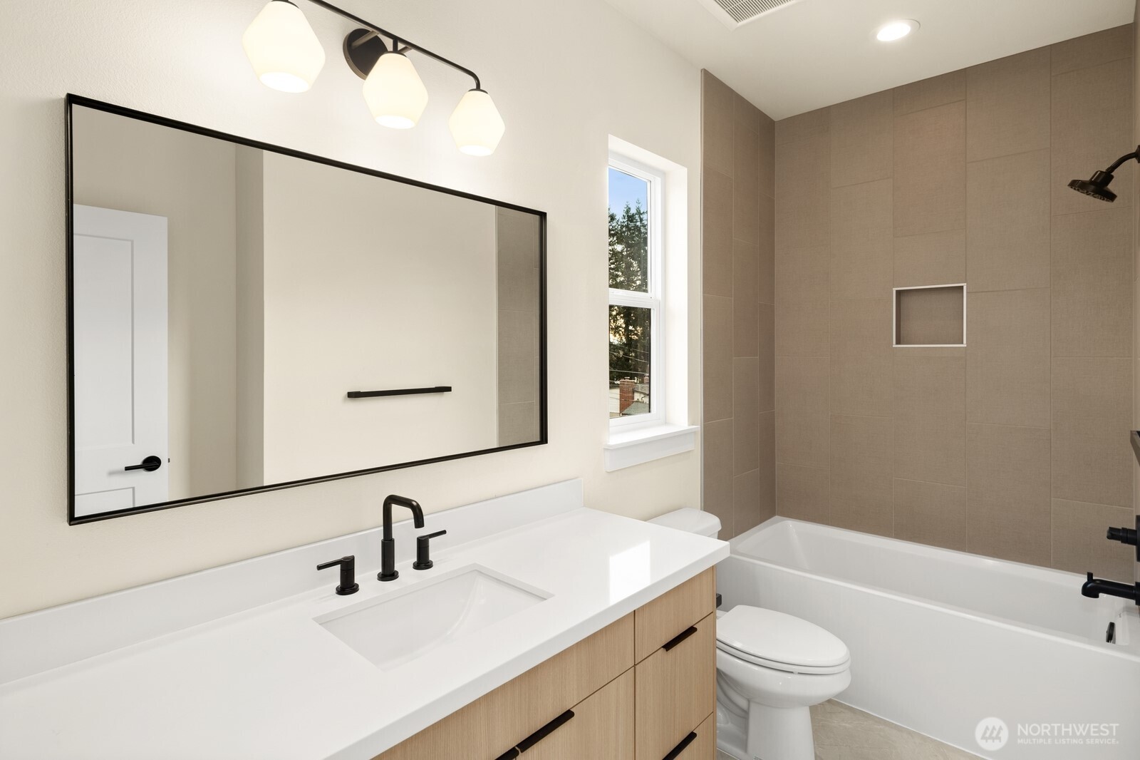 908 S 138th Street , Burien, WA 98168