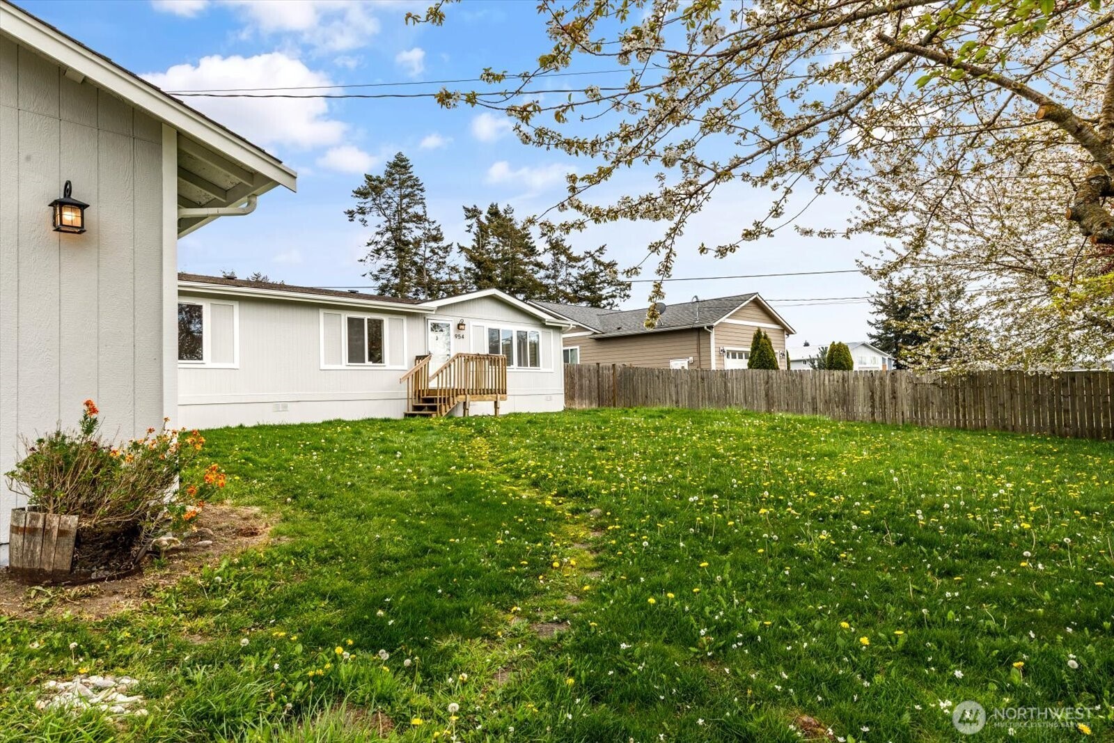 954 Shawn Avenue , Oak Harbor, WA 98277