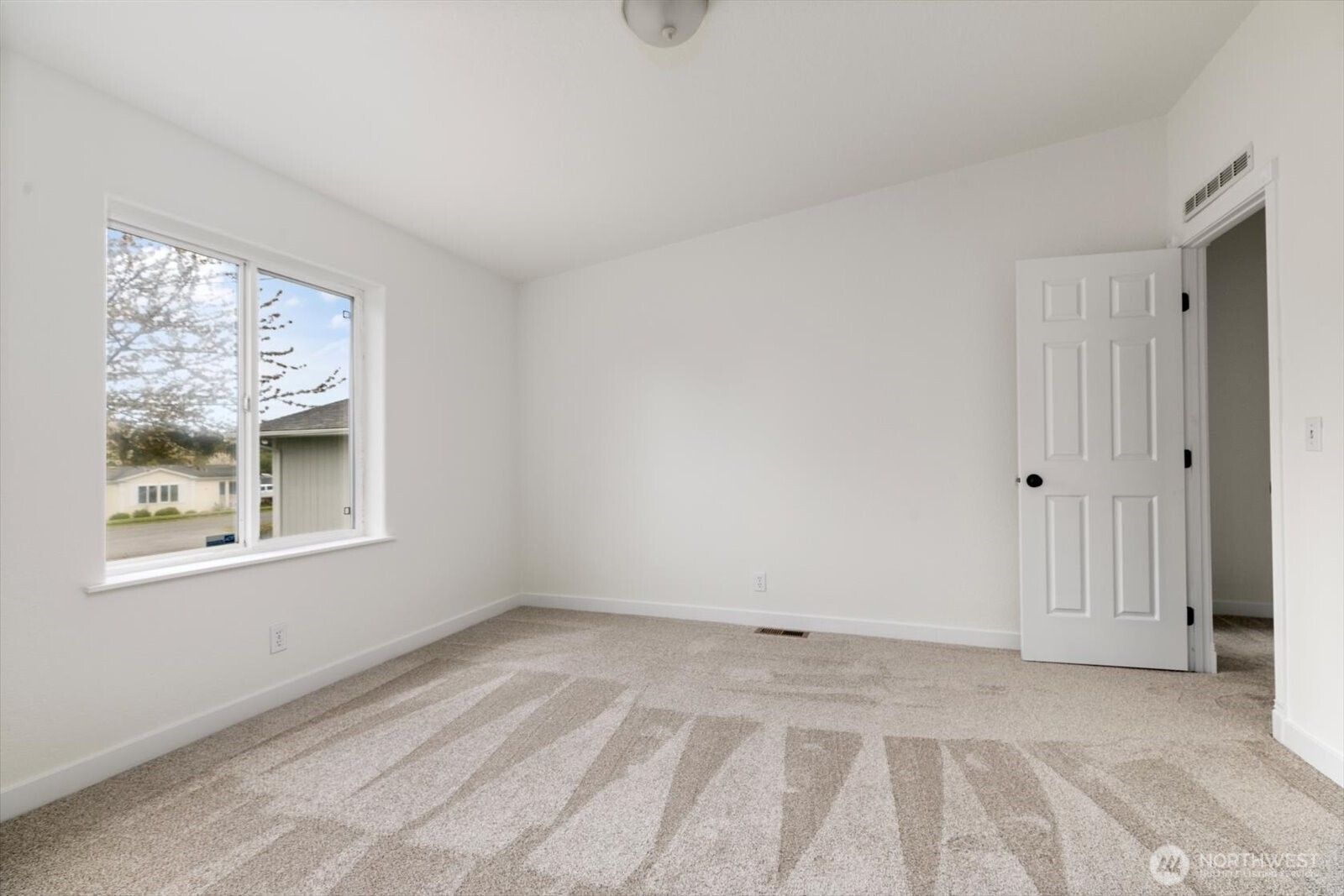 954 Shawn Avenue , Oak Harbor, WA 98277