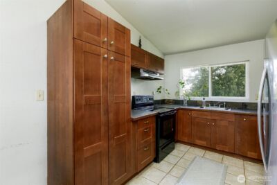 11122 59th Avenue S, Seattle, WA 98178 - Photo 10