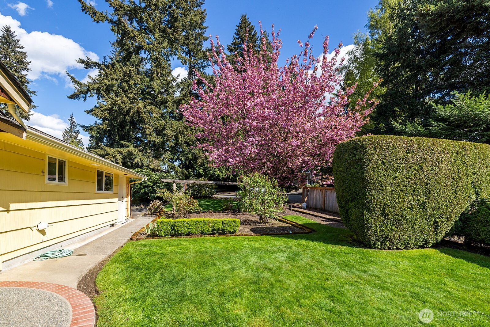 8236 120th Avenue NE, Kirkland, WA 98033