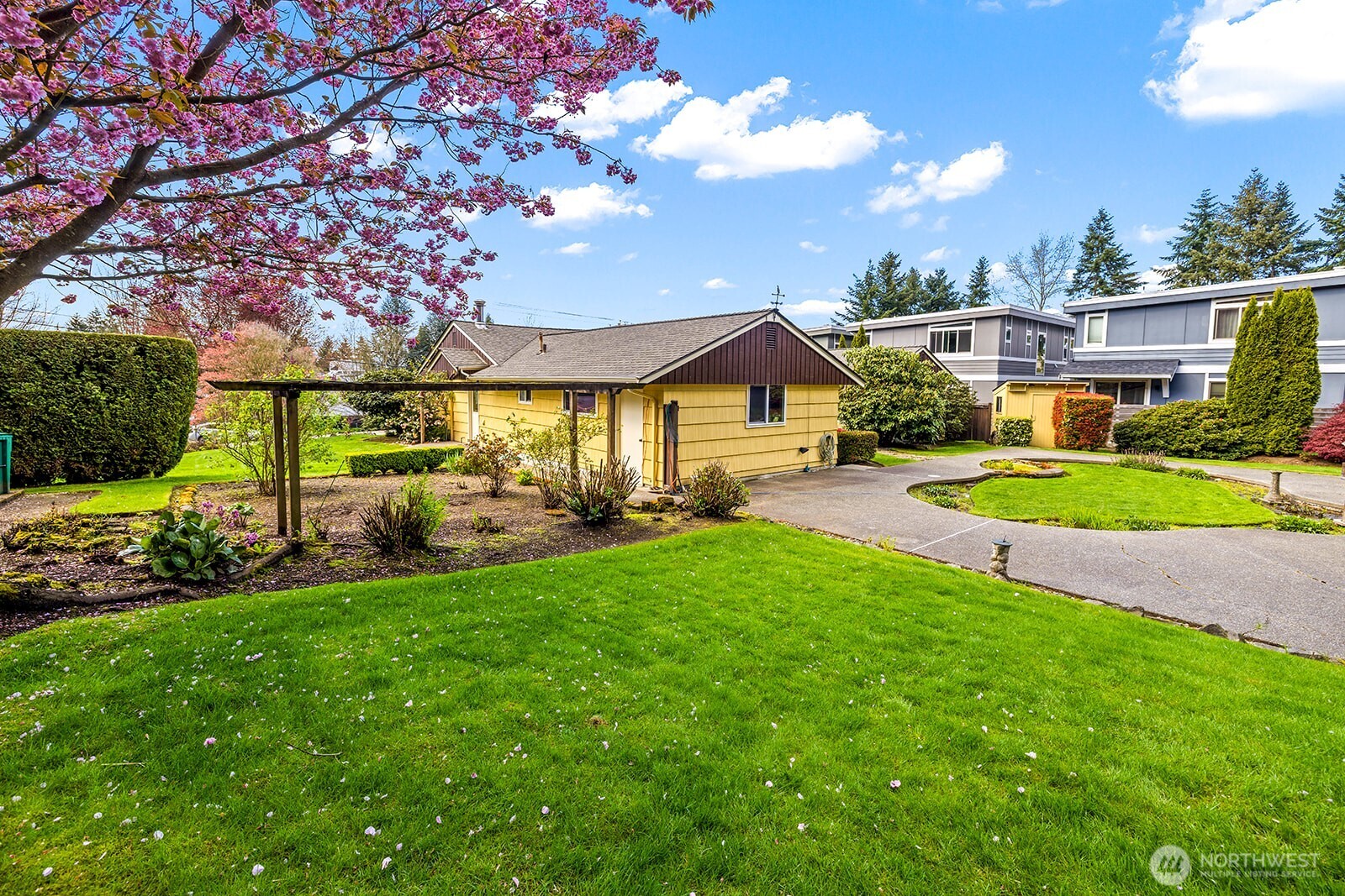 8236 120th Avenue NE, Kirkland, WA 98033