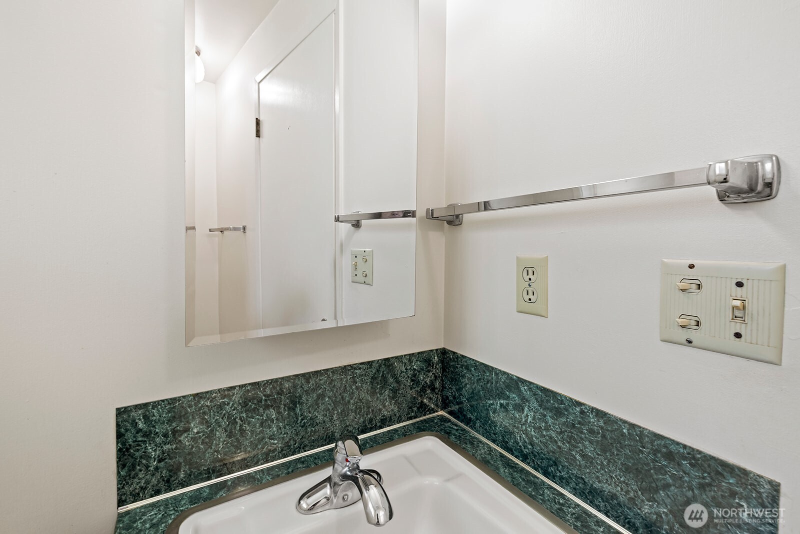 8236 120th Avenue NE, Kirkland, WA 98033