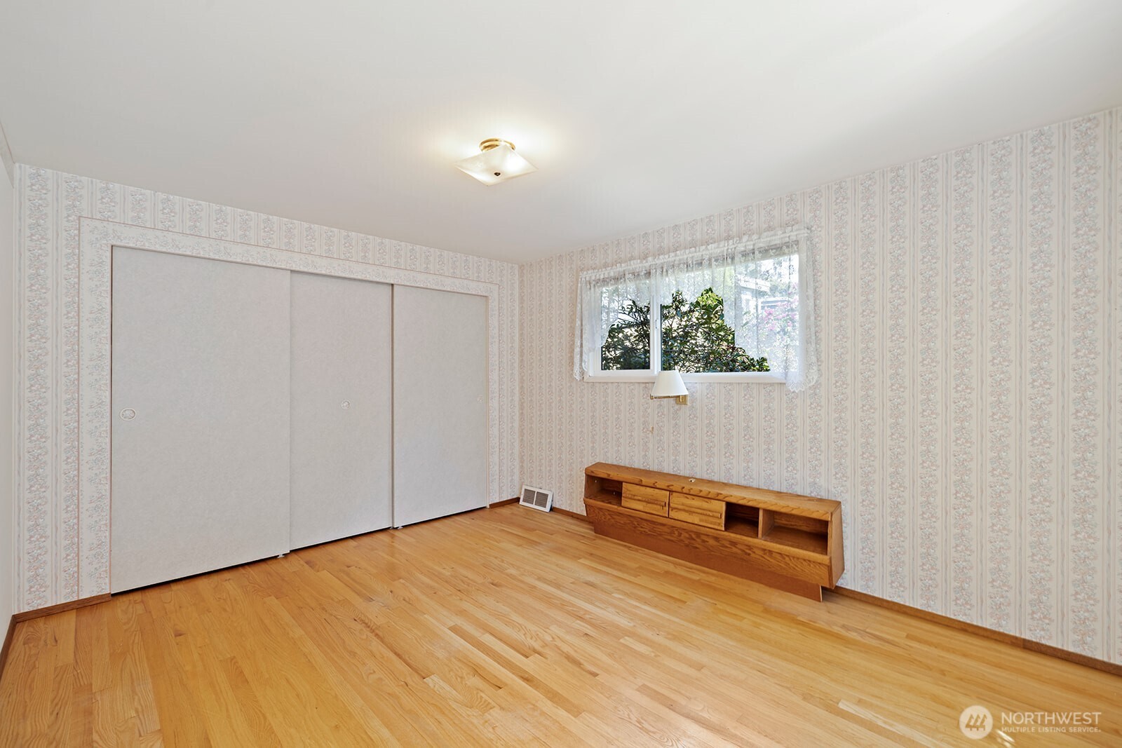 8236 120th Avenue NE, Kirkland, WA 98033
