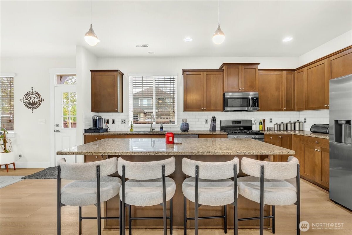 1008 31st Street NW, Puyallup, WA 98371