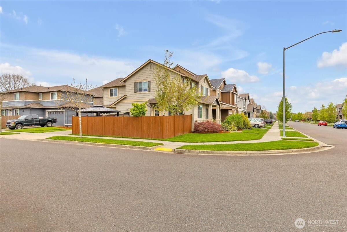 1008 31st Street NW, Puyallup, WA 98371