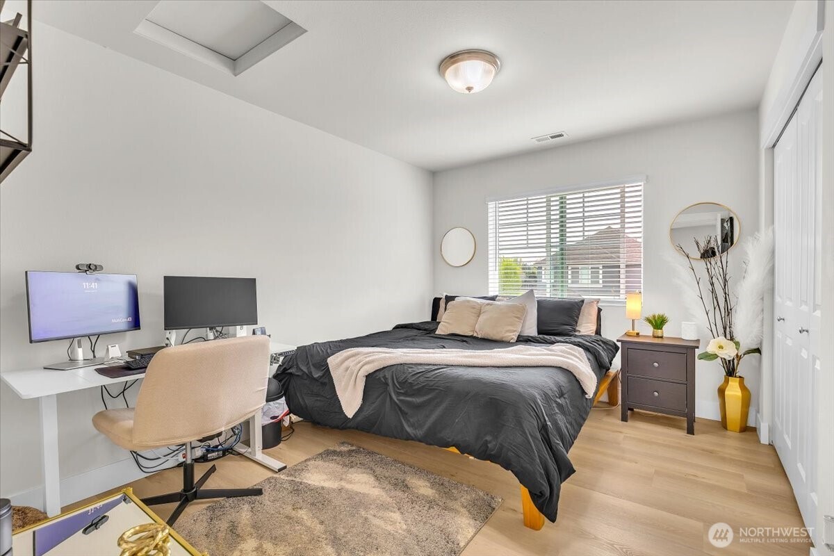 1008 31st Street NW, Puyallup, WA 98371