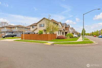 1008 31st Street NW, Puyallup, WA 98371 - Photo 4