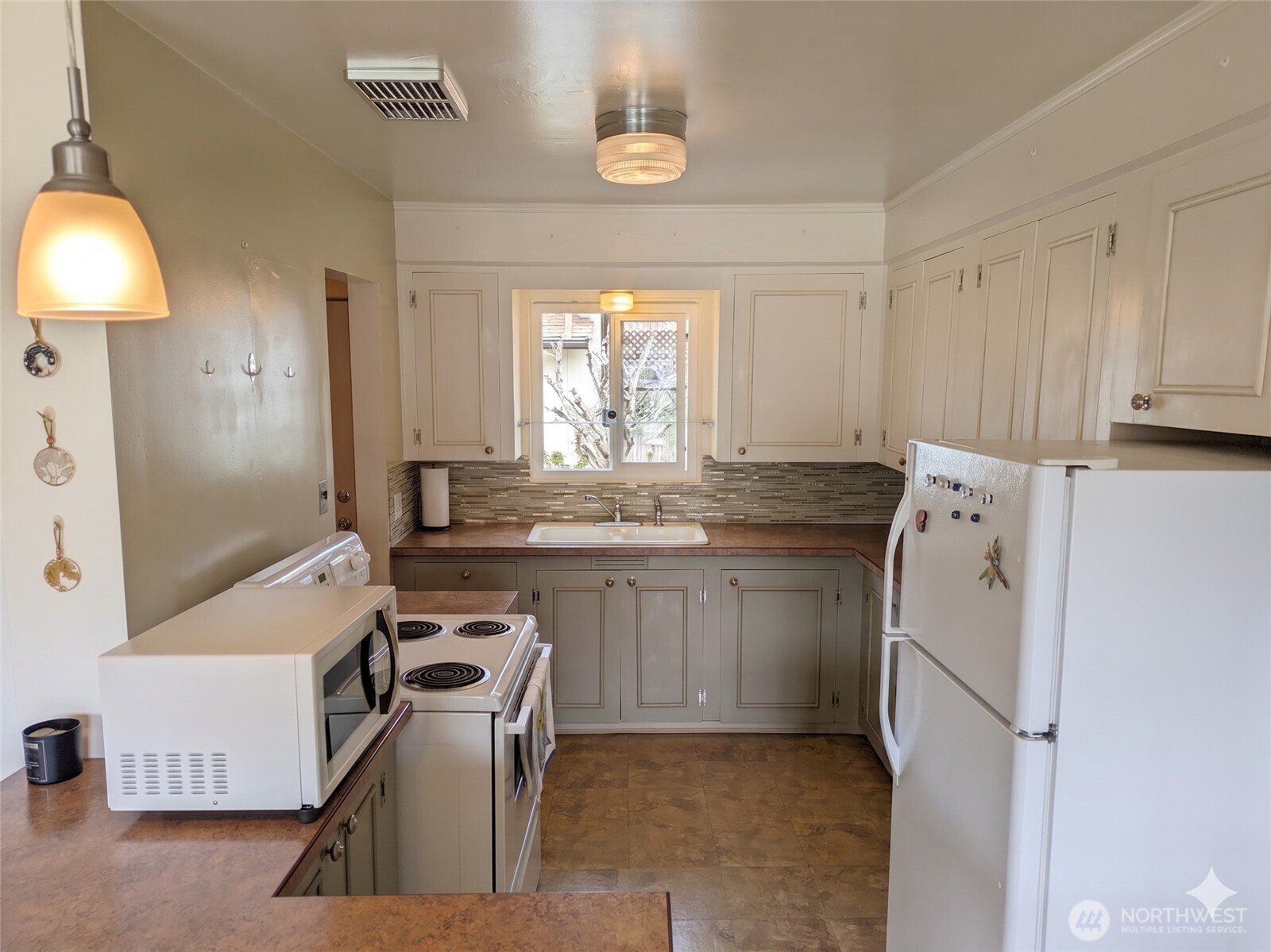 551 Kemp Street , Port Angeles, WA 98362