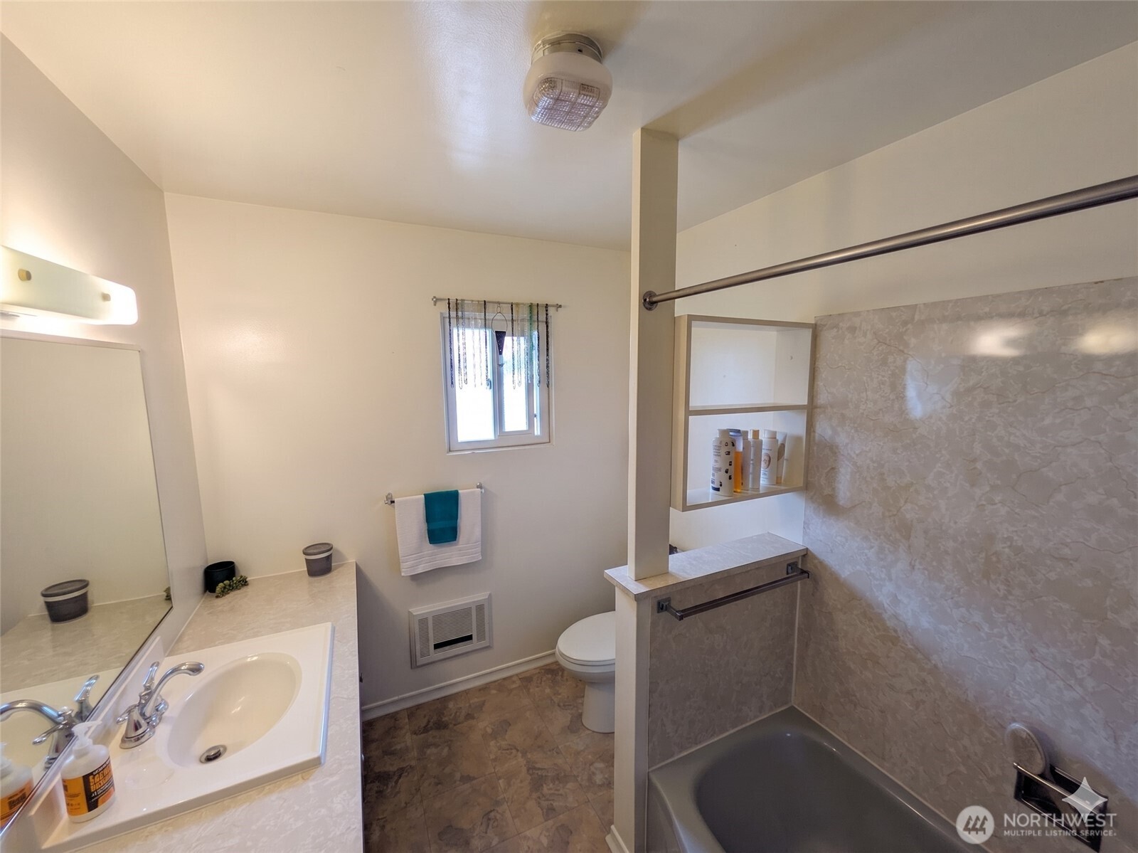 551 Kemp Street , Port Angeles, WA 98362