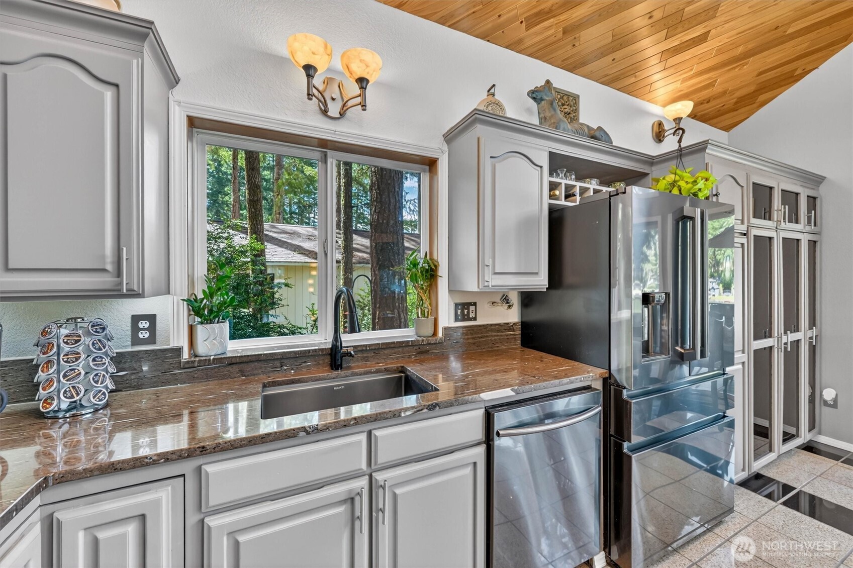 2851 E Mason Lake Drive E, Grapeview, WA 98546