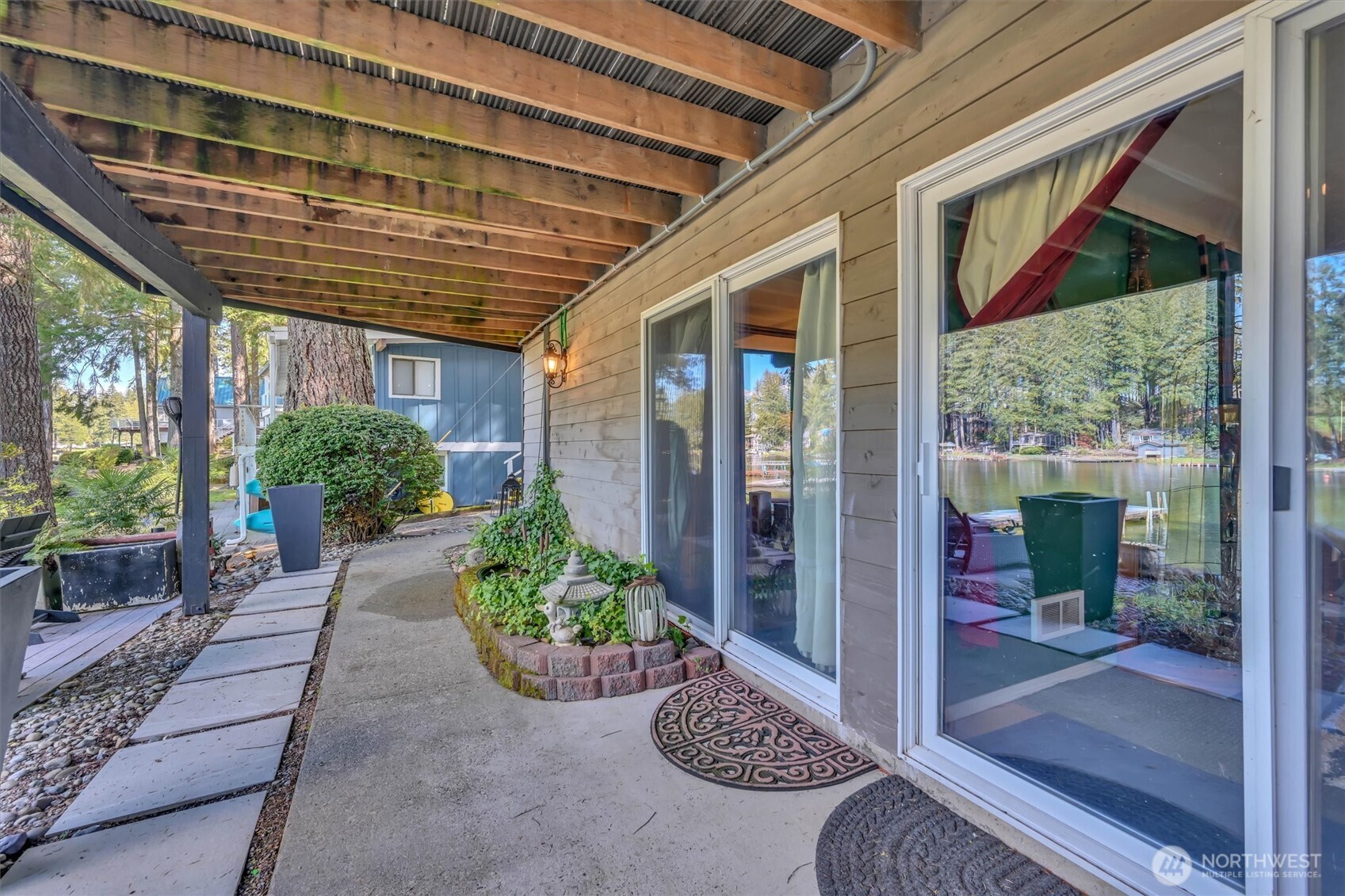 2851 E Mason Lake Drive E, Grapeview, WA 98546