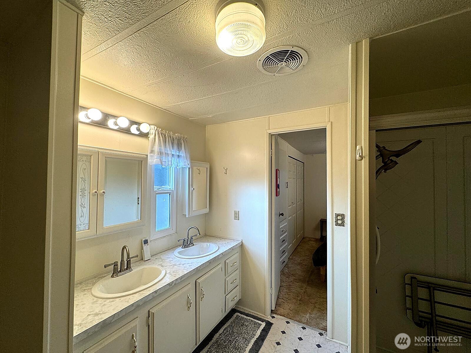 2210 Old Highway 99 South Road #31, Mount Vernon, WA 98273