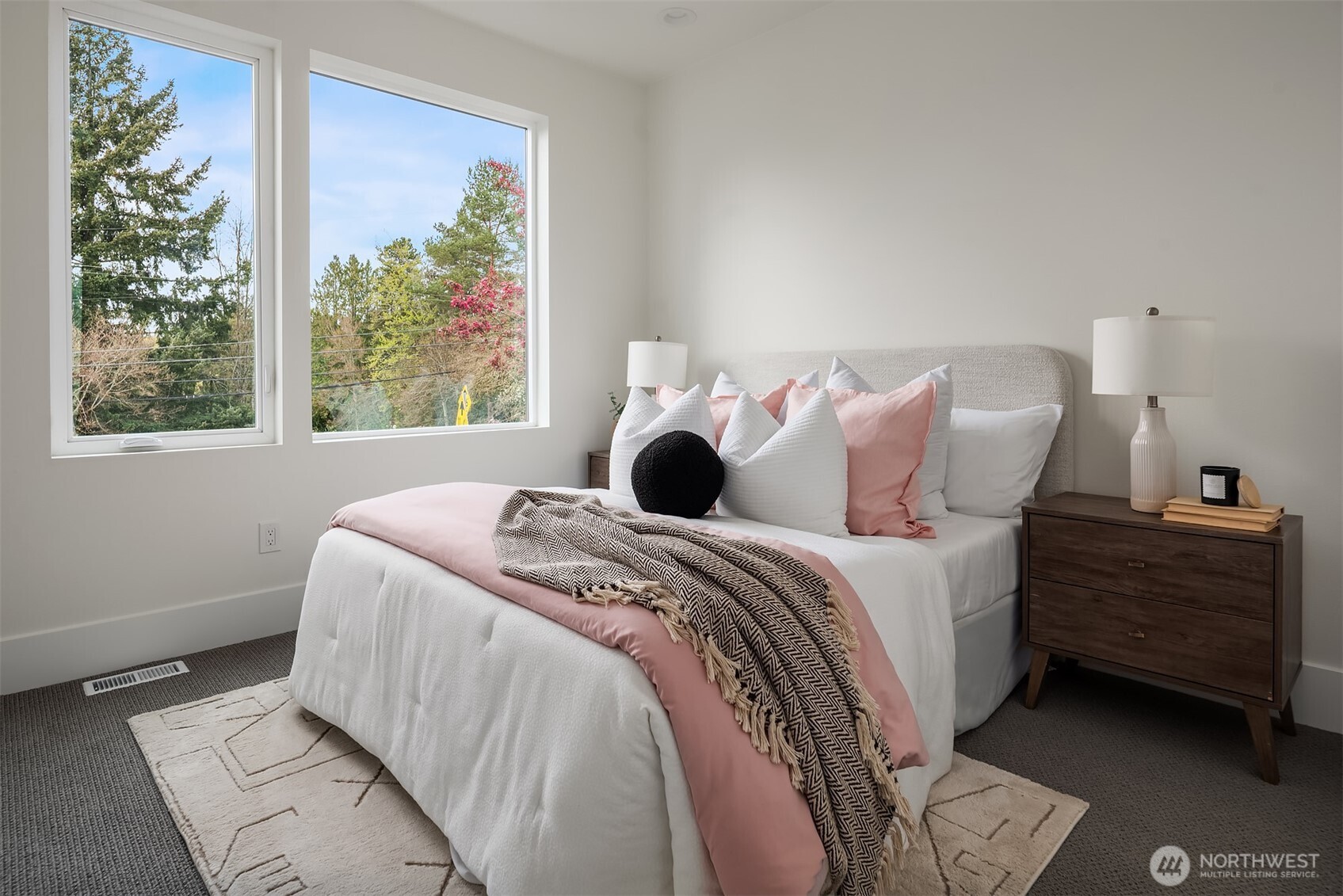 138 8th Court , Kirkland, WA 98033