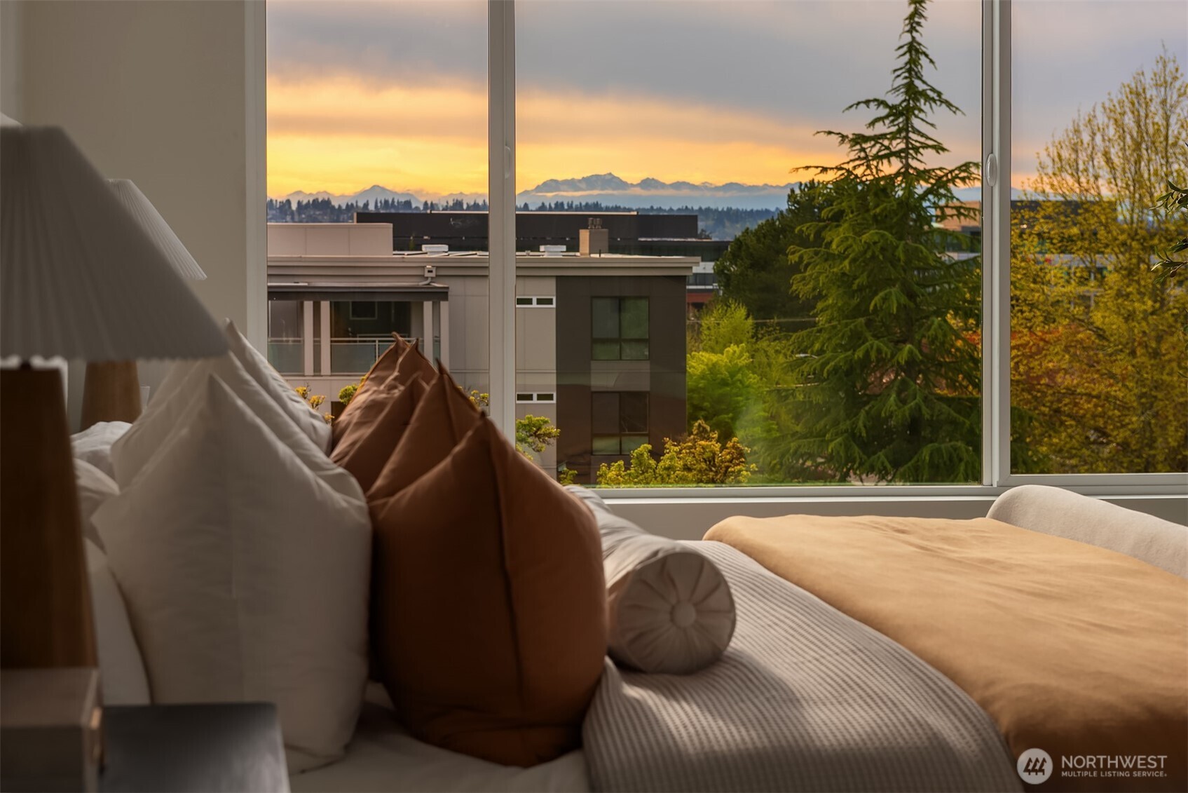 138 8th Court , Kirkland, WA 98033