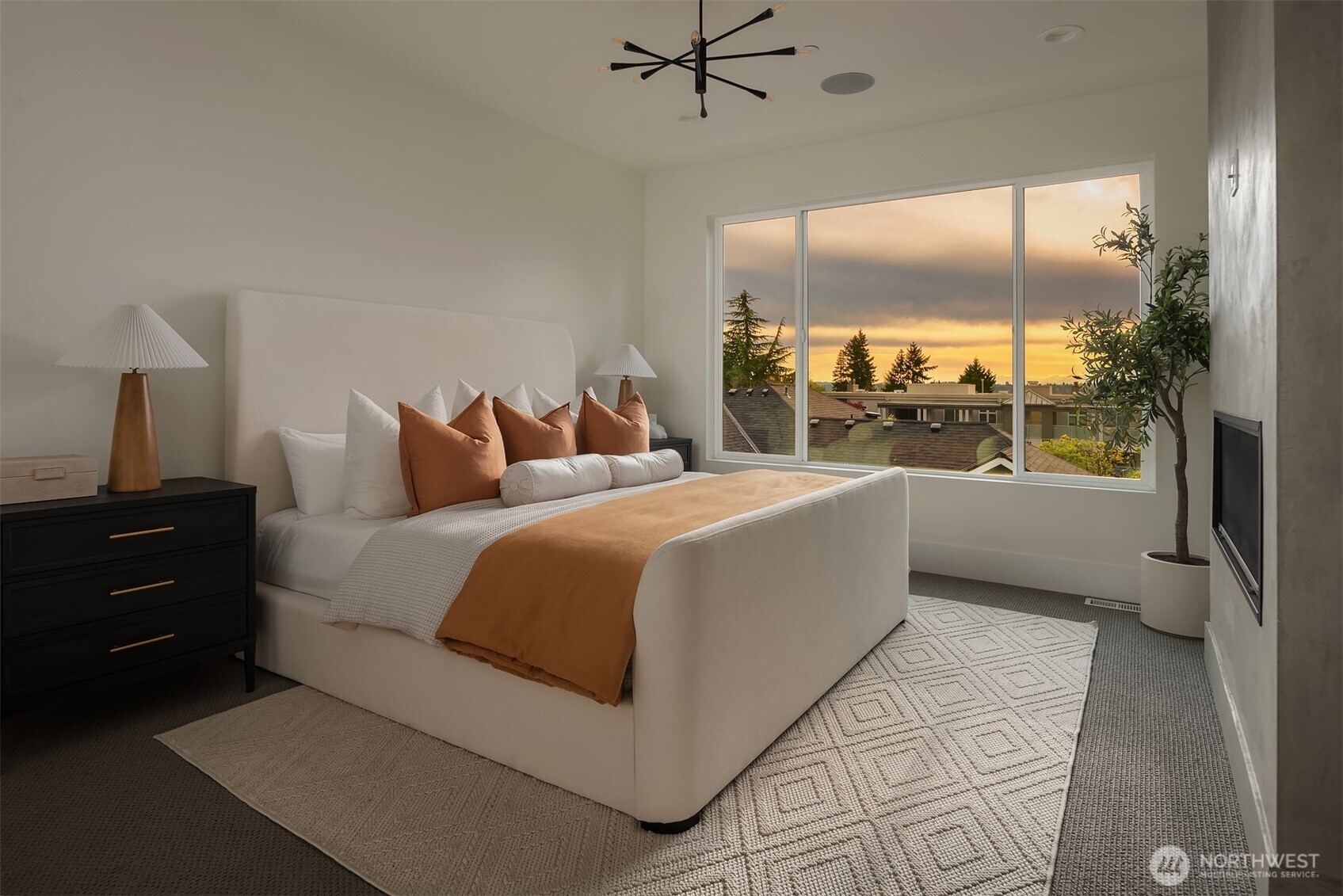 138 8th Court , Kirkland, WA 98033