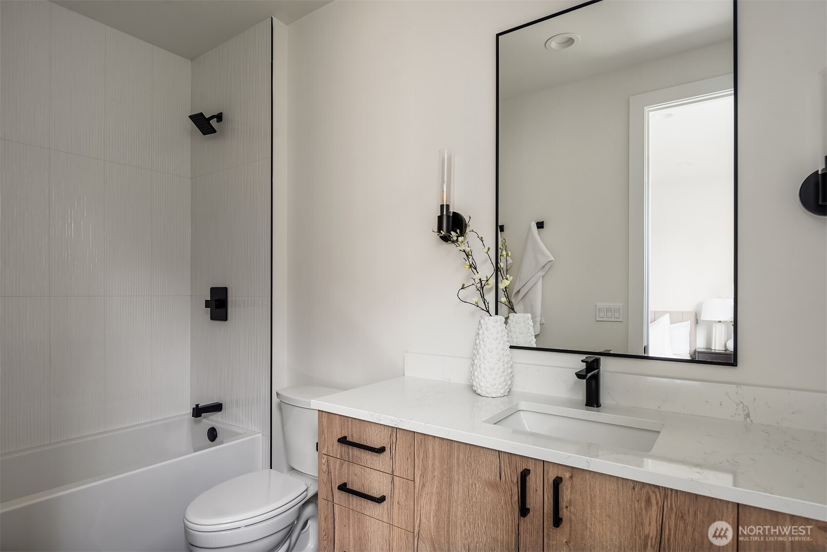 138 8th Court , Kirkland, WA 98033