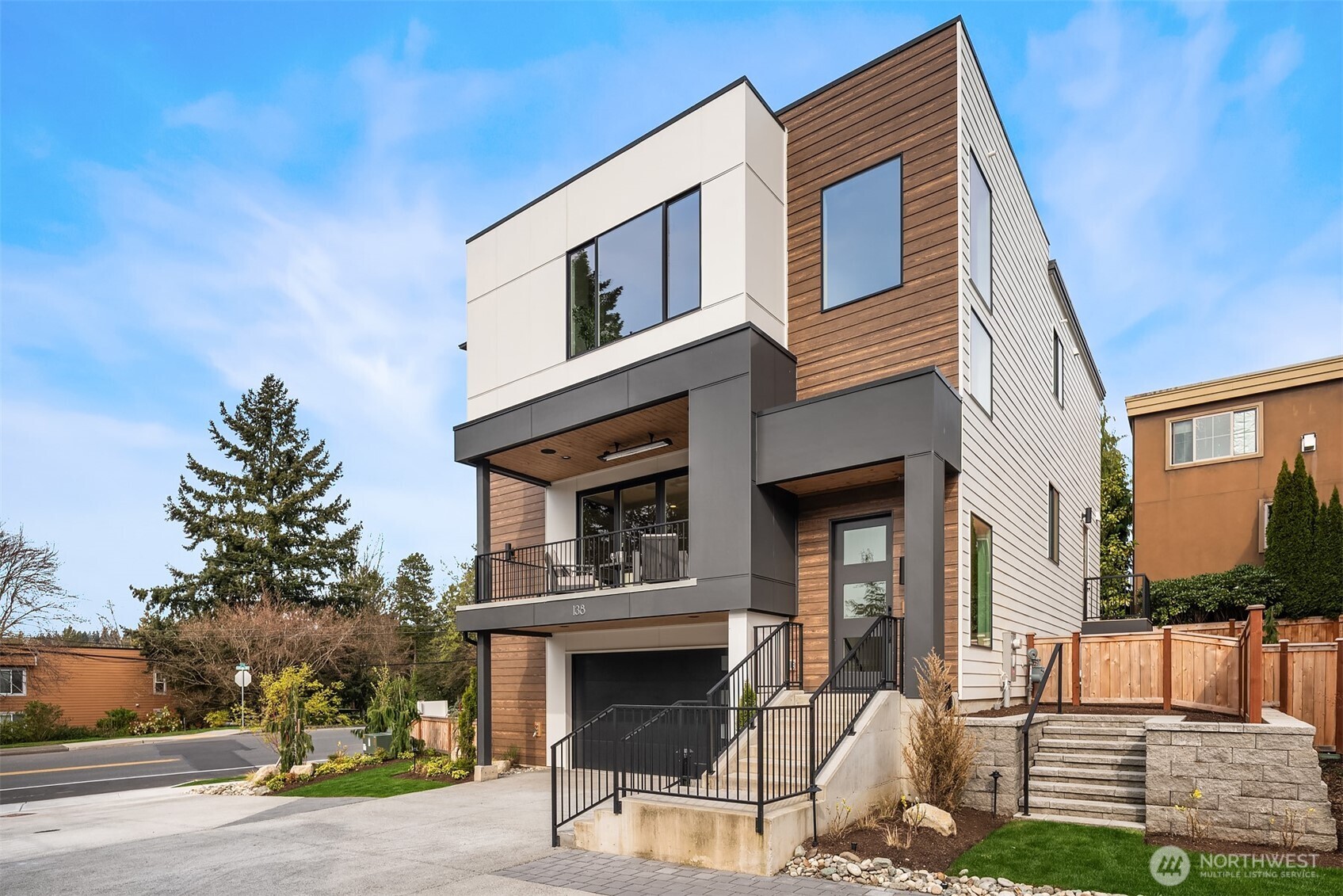 138 8th Court , Kirkland, WA 98033