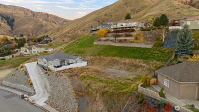 756 Castle Heights Drive , Wenatchee, WA 98801 - Photo 16
