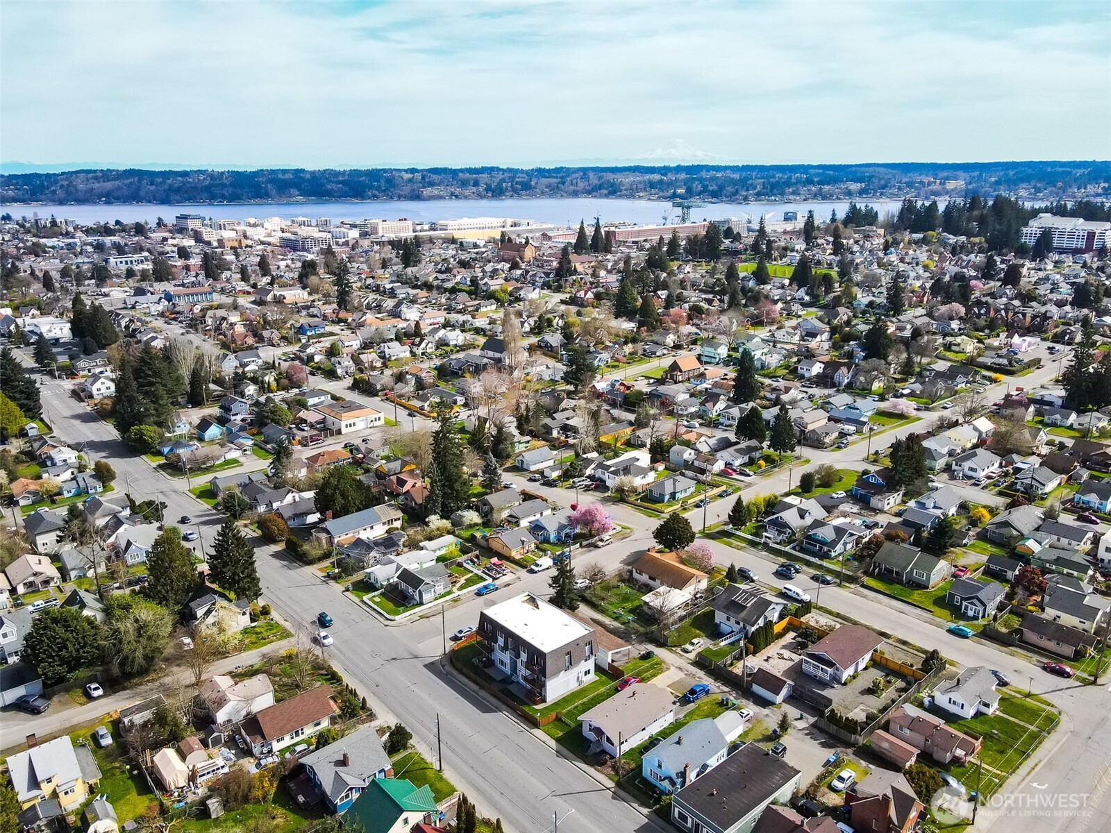 2001 11th Street , Bremerton, WA 98337