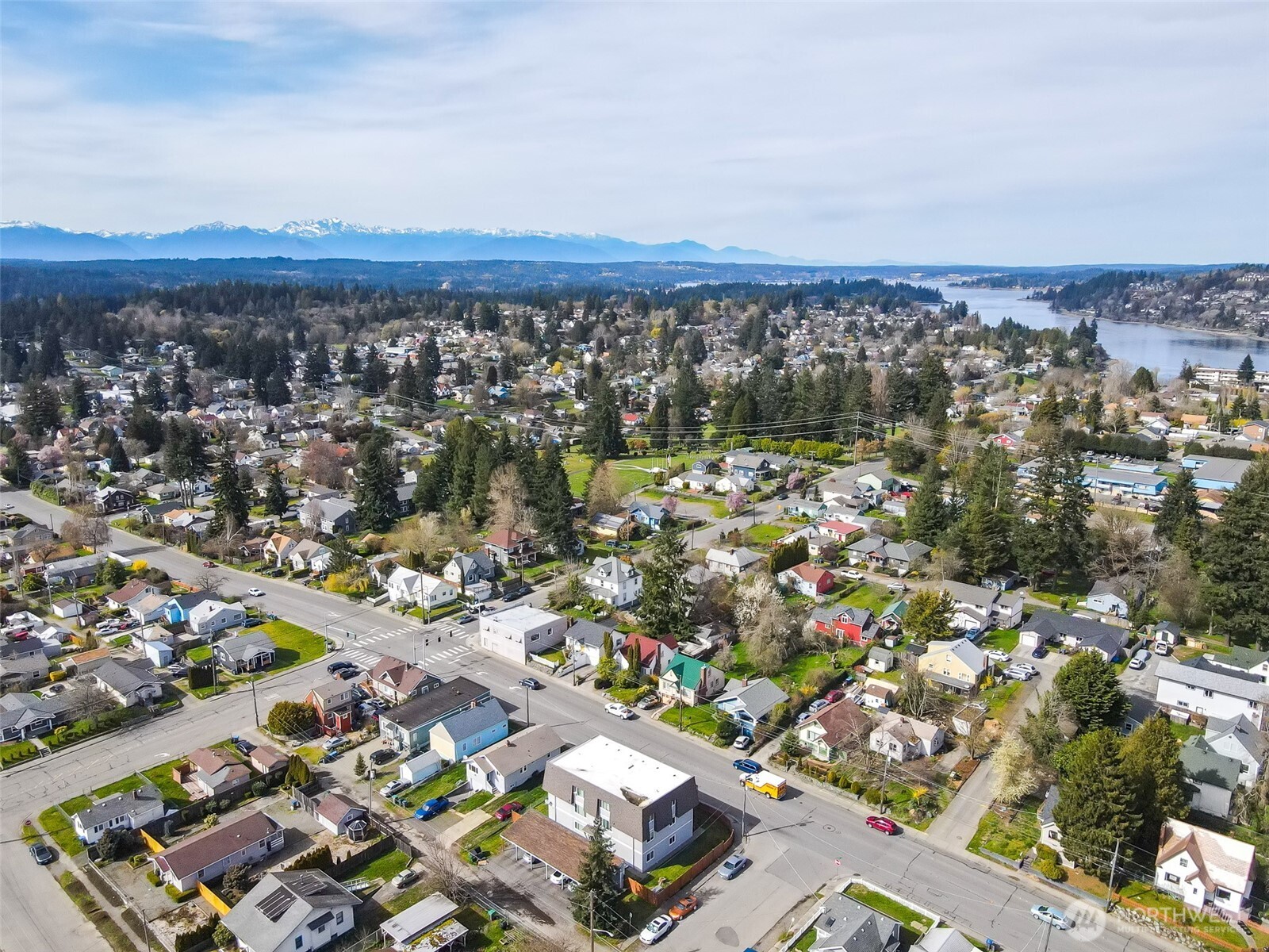 2001 11th Street , Bremerton, WA 98337