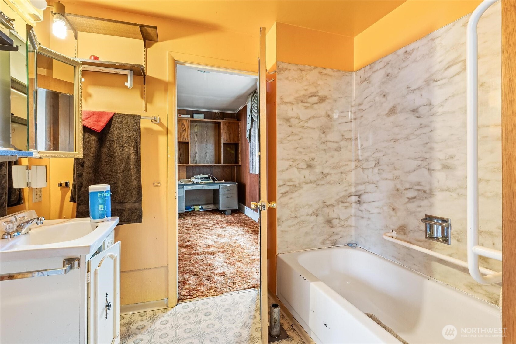 1613 24th Avenue , Seattle, WA 98122