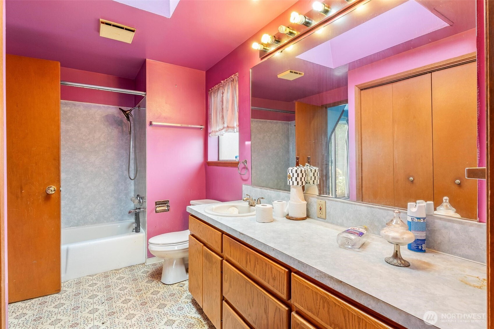 1613 24th Avenue , Seattle, WA 98122