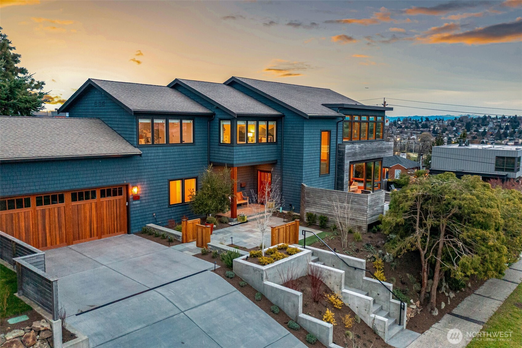 2506 W Halladay Street , Seattle, WA 98199