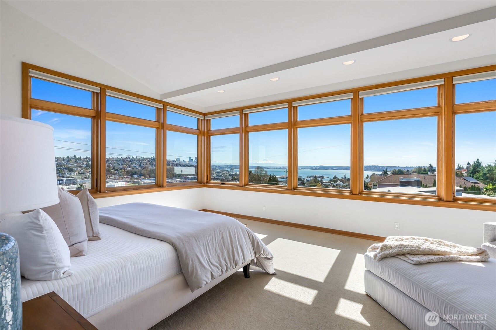2506 W Halladay Street , Seattle, WA 98199