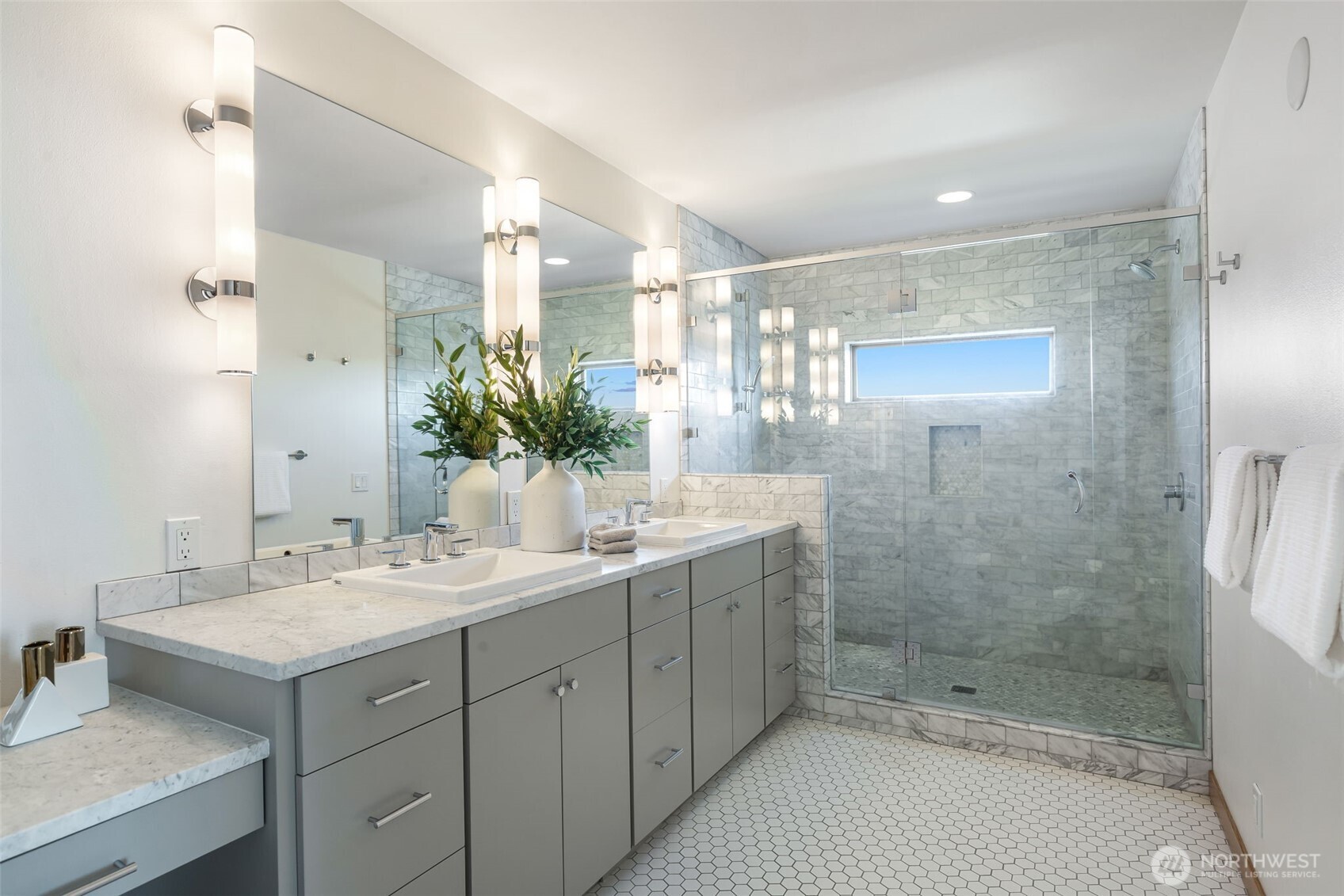 2506 W Halladay Street , Seattle, WA 98199