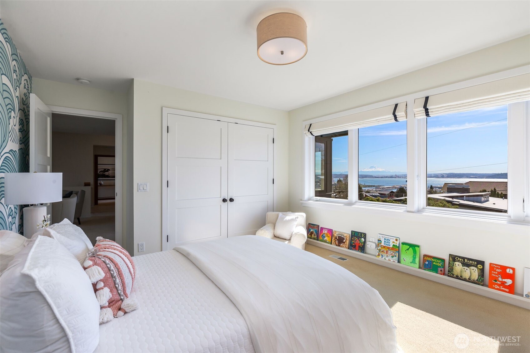 2506 W Halladay Street , Seattle, WA 98199