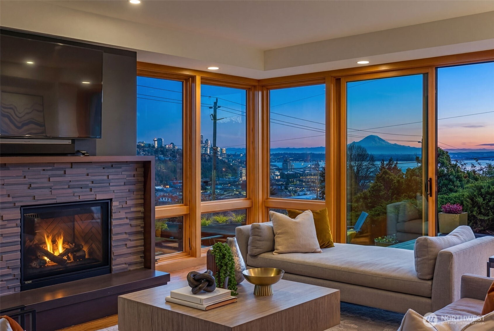 2506 W Halladay Street , Seattle, WA 98199