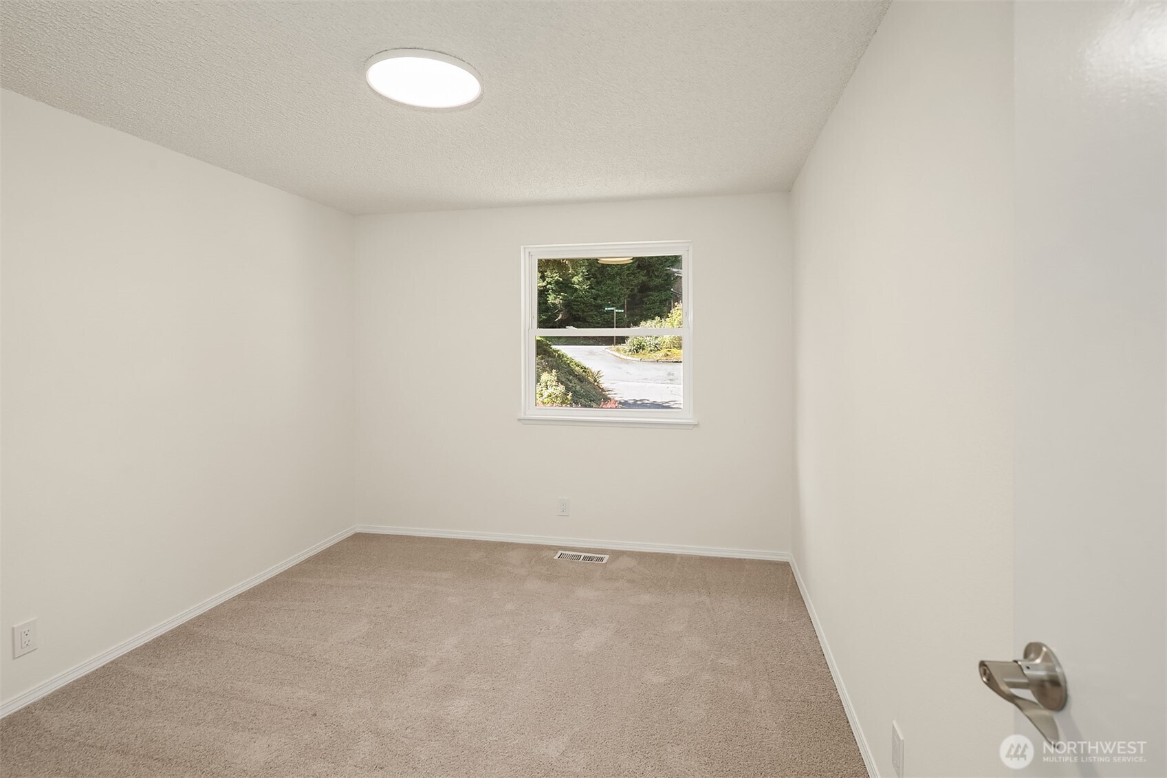 14236 95th Avenue NE, Kirkland, WA 98034