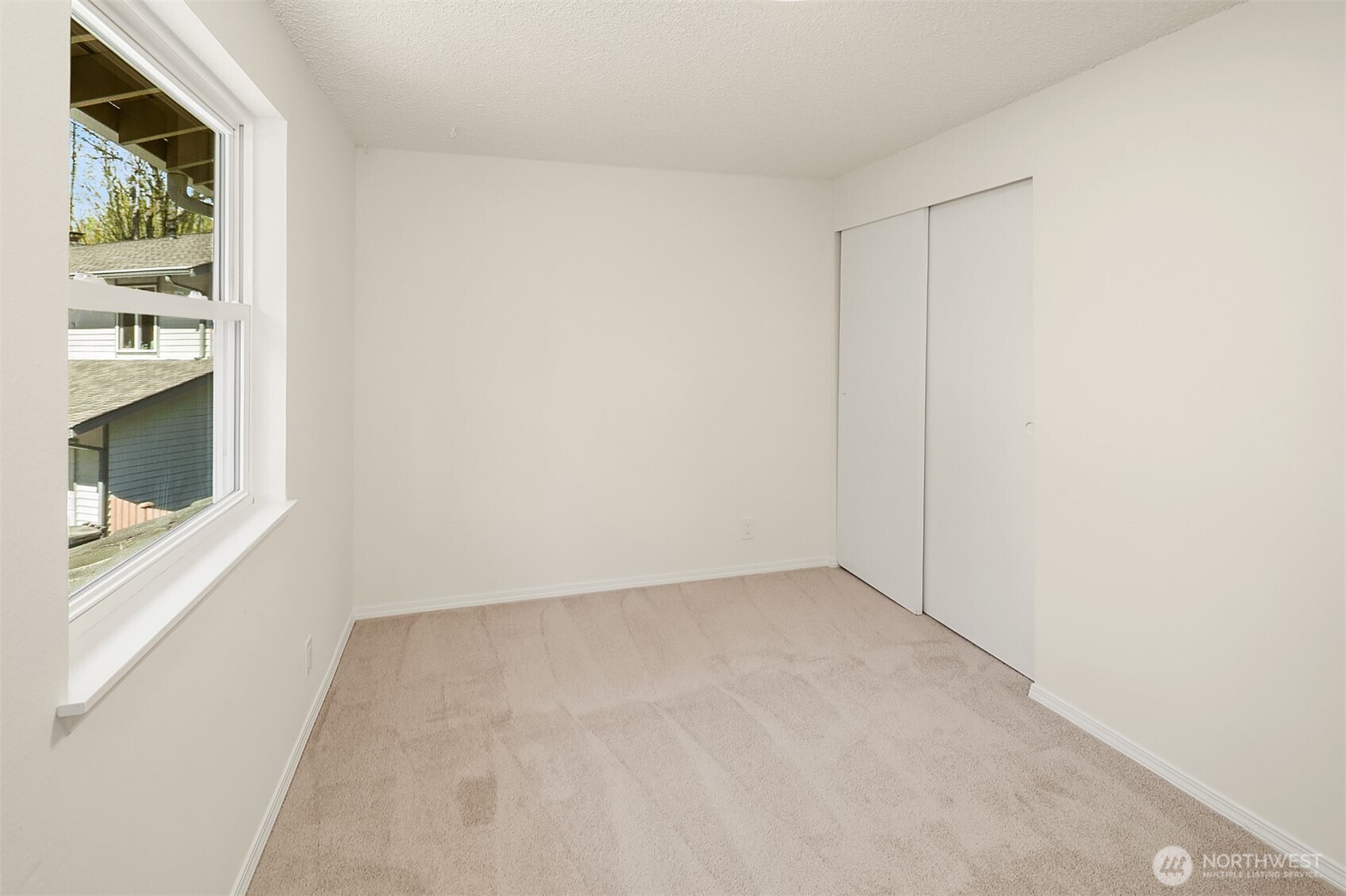 14236 95th Avenue NE, Kirkland, WA 98034