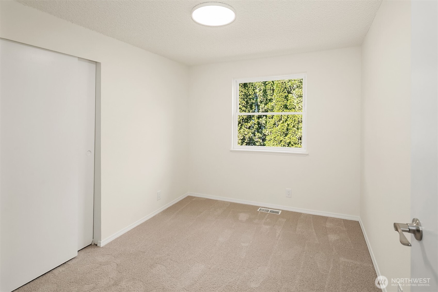 14236 95th Avenue NE, Kirkland, WA 98034