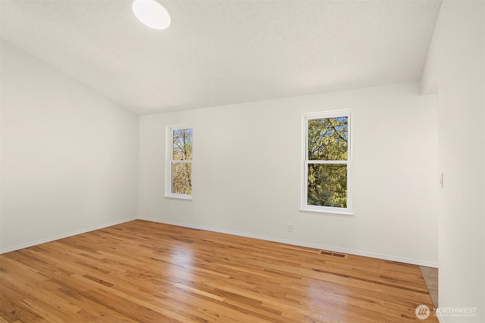 14236 95th Avenue NE, Kirkland, WA 98034