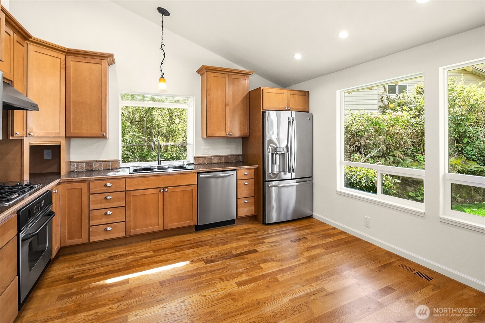 14236 95th Avenue NE, Kirkland, WA 98034