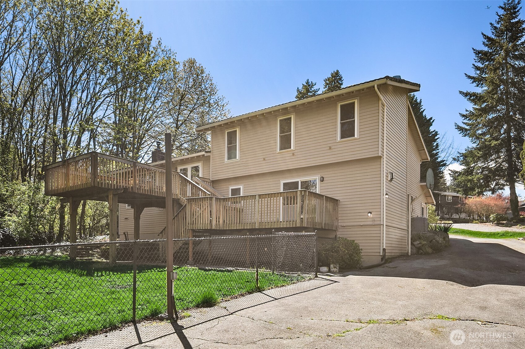 14236 95th Avenue NE, Kirkland, WA 98034