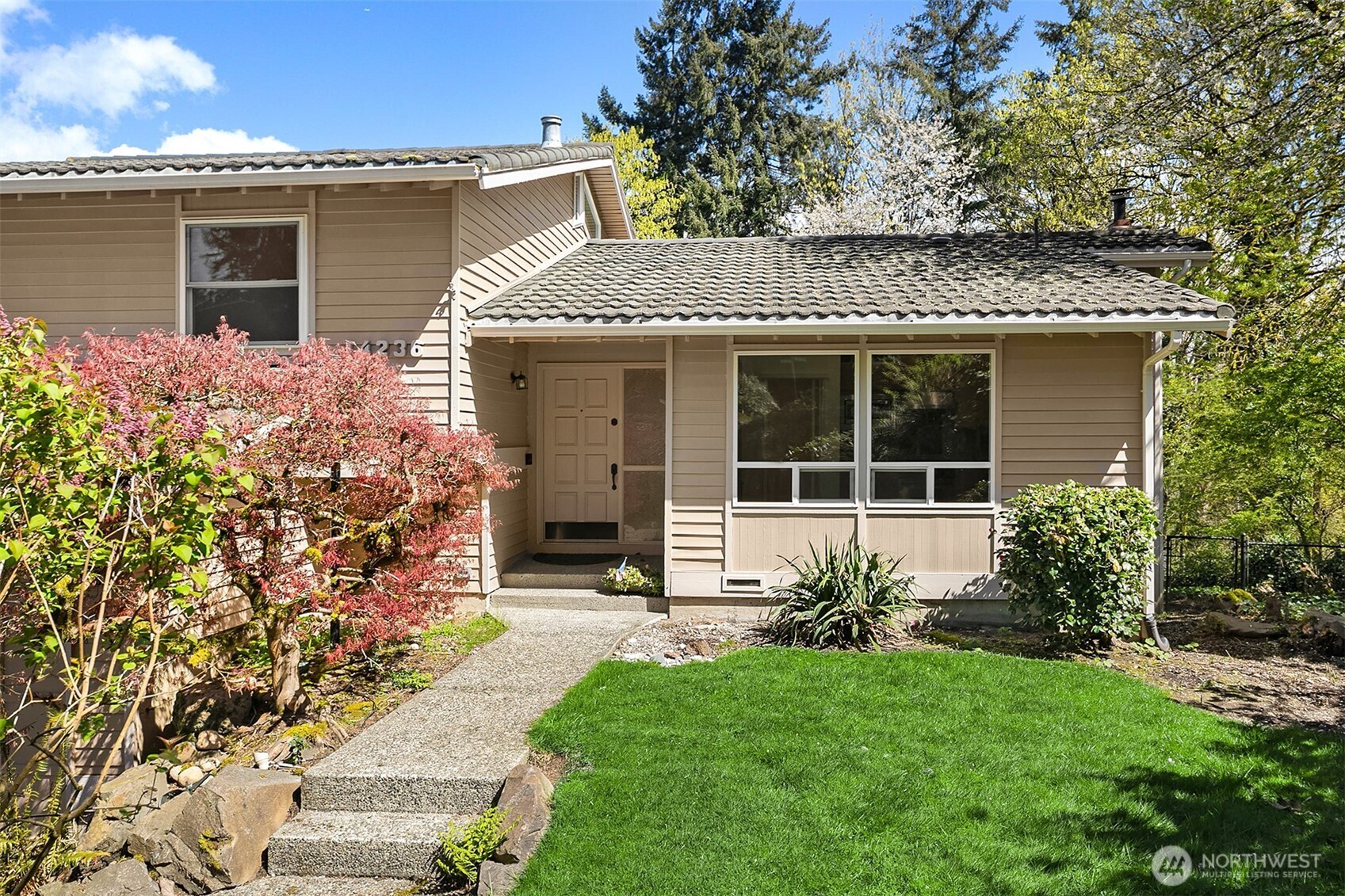 14236 95th Avenue NE, Kirkland, WA 98034